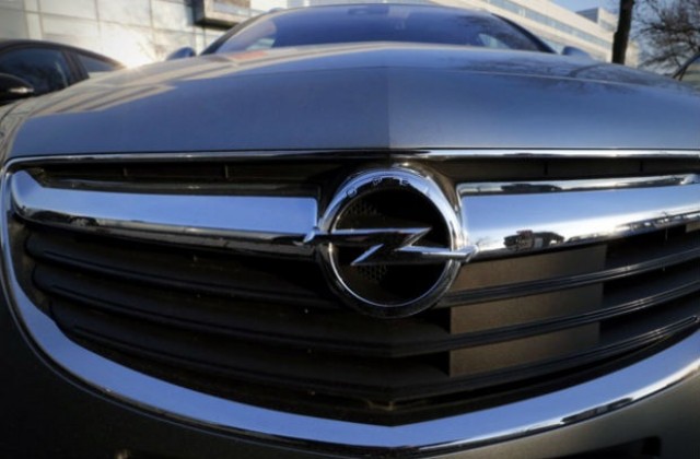 Откриха дефект в колана на част от колите „Опел Мерива”, продадени в Русия