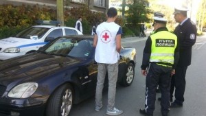 Младежи от БЧК и пътни полицаи в съвместна акция за