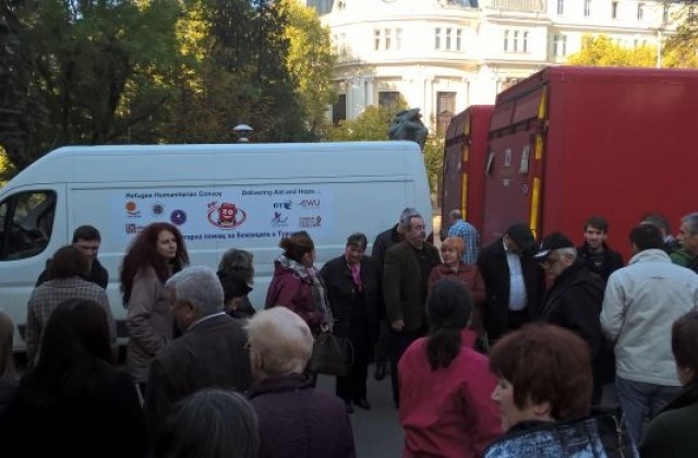 Синдикати пращат топли дрехи за бежанците в Турция