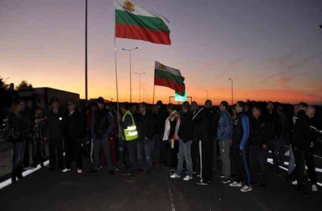 Протестът на полицаите блокира за кратко АМ Марица
