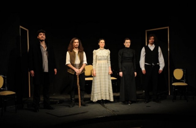 Сливенският театър гостува в Горна Оряховица с пиеса по Чехов