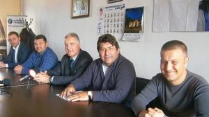 Издигат Калоян Ханджийски за парламентарен шеф