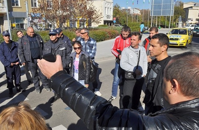 Полицаи от Разградско затвориха възлово кръстовище, следва пътят Русе-Варна