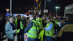 Стотици полицаи протестираха спряха движението по Владислав