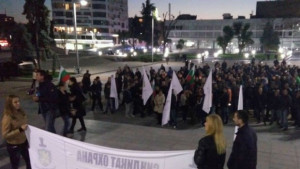 Над 200 служители на МВР протестираха в центъра на Бургас