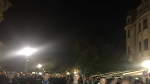 Многобройно полицейско шествие отново затвори централно кръстовище