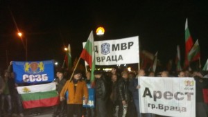 Служители от сектор Сигурност от Враца блокираха главен път Е79