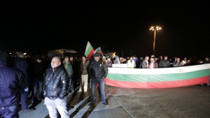 Протестиращи край Монтана В момента системата на МВР се разбива