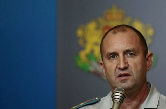 ВВС спряха полетите заради напрежението в армията