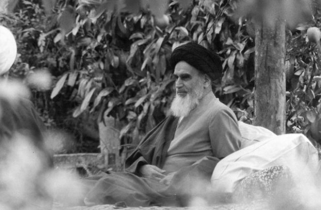 5 ноември: Аятоллах Хомейни обявява САЩ за „Великия сатана” - Любопитно -  DarikNews.bg