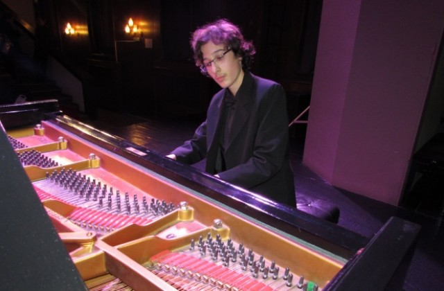 Пианистът Николай Димитров ще свири и джаз в „Карнеги хол“