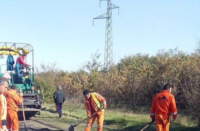 Ремонтират общинските пътища в Генерал Тошево