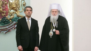 Президентът удостои патриарх Неофит с орден Стара планина