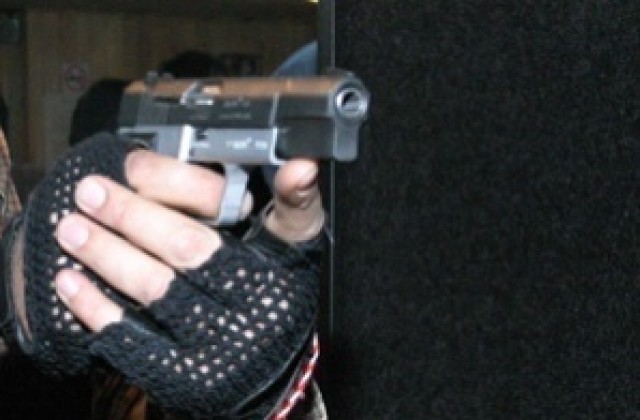 21 полицаи се включиха в състезание по стрелба с Макаров във В. Търново