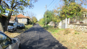 Комунални дейности асфалтира улици в с Червена вода