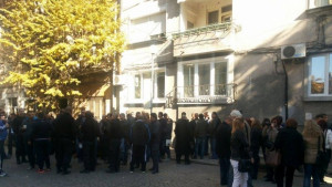 Полицаите продължават с протестите