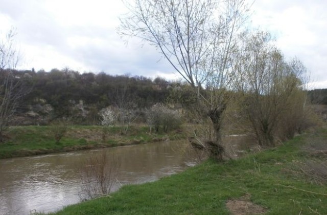 Откриха труп на мъж във водите на р. Бели Лом край Писанец
