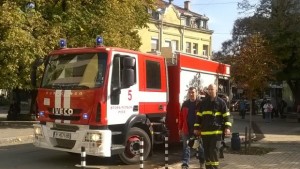 Пожар изпепели три селскостопански постройки в Сваленик