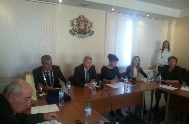 Общинските съвети в Борово и Две могили започнаха работа
