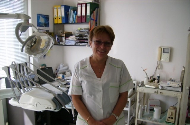 10 стоматолози силанизират детските зъби в Кюстендилска област