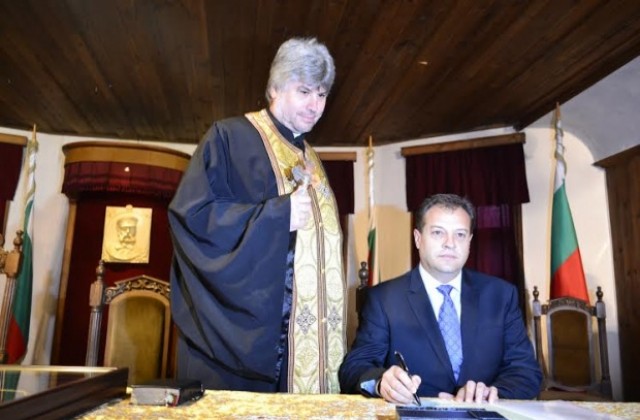 Д. Панов положи клетва като кмет, увери, че ще работи със сърце и душа за В. Търново