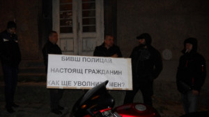 Около 100 полицаи протестираха във Варна СНИМКИ