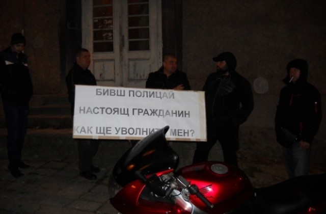 Около 100 полицаи протестираха във Варна (СНИМКИ)