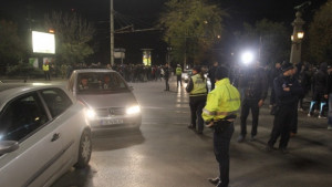 Нов протест на полицаите блокира движението по Орлов мост в