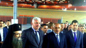 Премиерът и владиката събраха Тотев и Зико