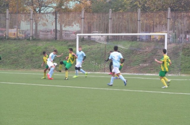 15-годишните дракони остават трети в елитната си група