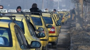 Ново предложение До 1000 лева патентен данък за такситата
