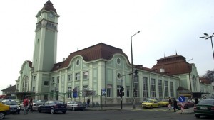 Внимателно покрай гарата