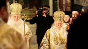Вселенският и българският патриарх посещават Троянския манастир Успение Богородично