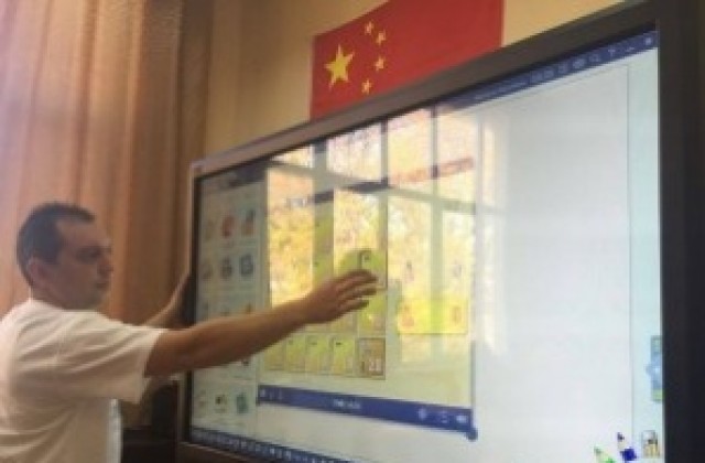 СОУ “Максим Горки“ с уникална интерактивна училищна дъска