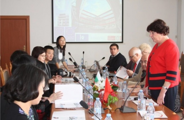 Делегация от китайския университет гостува на ВСУ „Черноризец Храбър“