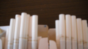 Продавачка на контрабанден тютюн налетя на полицаи