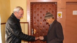 Ветеран от Втората световна връчи ключа на новият кмет на