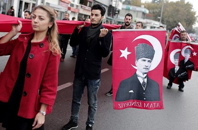 77 години от смъртта на Мустафа Кемал Ататюрк (СНИМКИ)