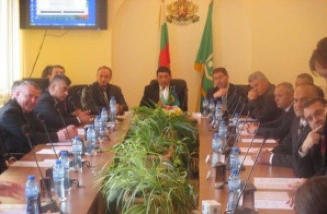Новоизбрани съветници започнаха новия си мандат с благотворителност