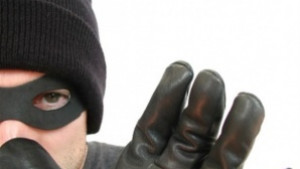 Разследват три кражби