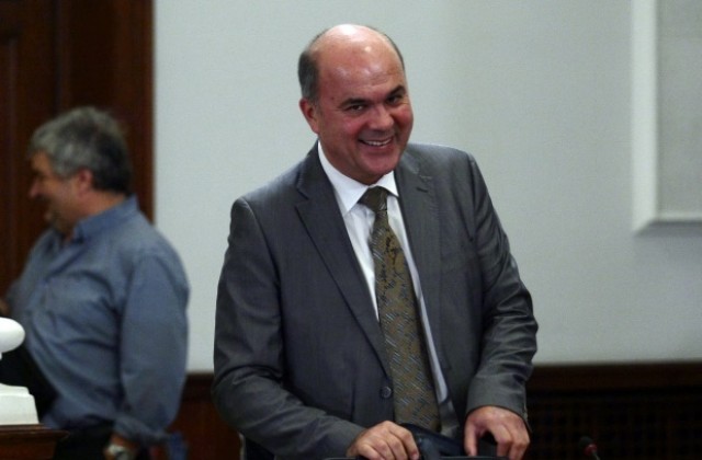 Болничните ще се плащат до 10 дни догодина, увери шефът на НОИ