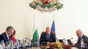 Отпускат по 40 лв коледни добавки за половината пенсионери