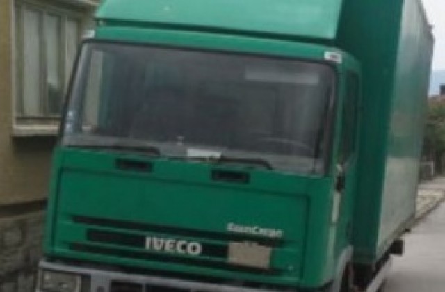 В Севлиево откраднаха акумулаторите на два камиона