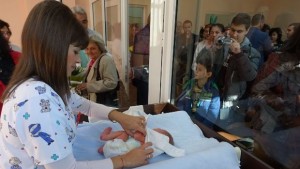 Откриха нова зала за изписване на новородени