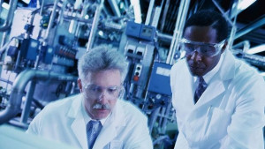 Имплантират подкожно светодиоди на хора които искат да стават роботи