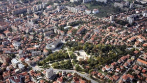 Неграмотни граждани се подписват за национален референдум