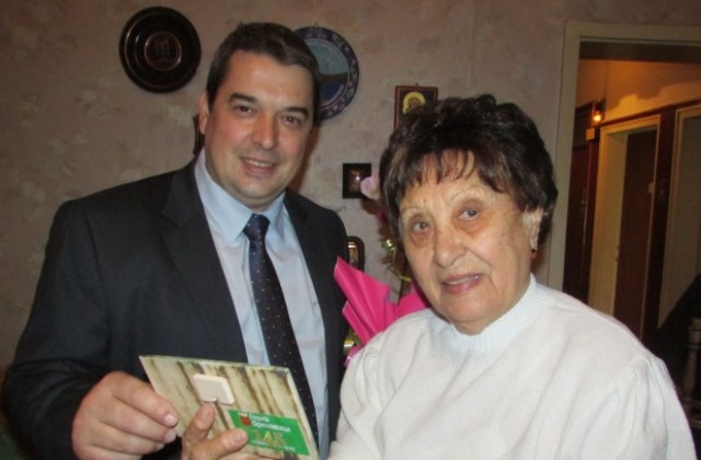 Горнооряховският кмет уважи рождения ден на дългогодишния балетен педагог Стефка Антонова