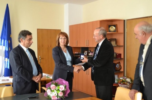 БТПП отличи кмета на община Казанлък Галина Стоянова с юбилеен медал