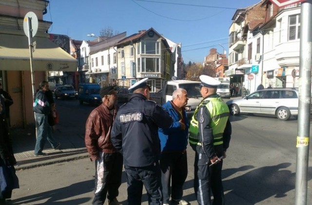 Акция на полицията на пазара в Кюстендил срещу неправилно пресичащи пешеходци