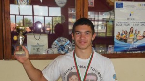 Медали за кюстендилската борба от турнир във Враца